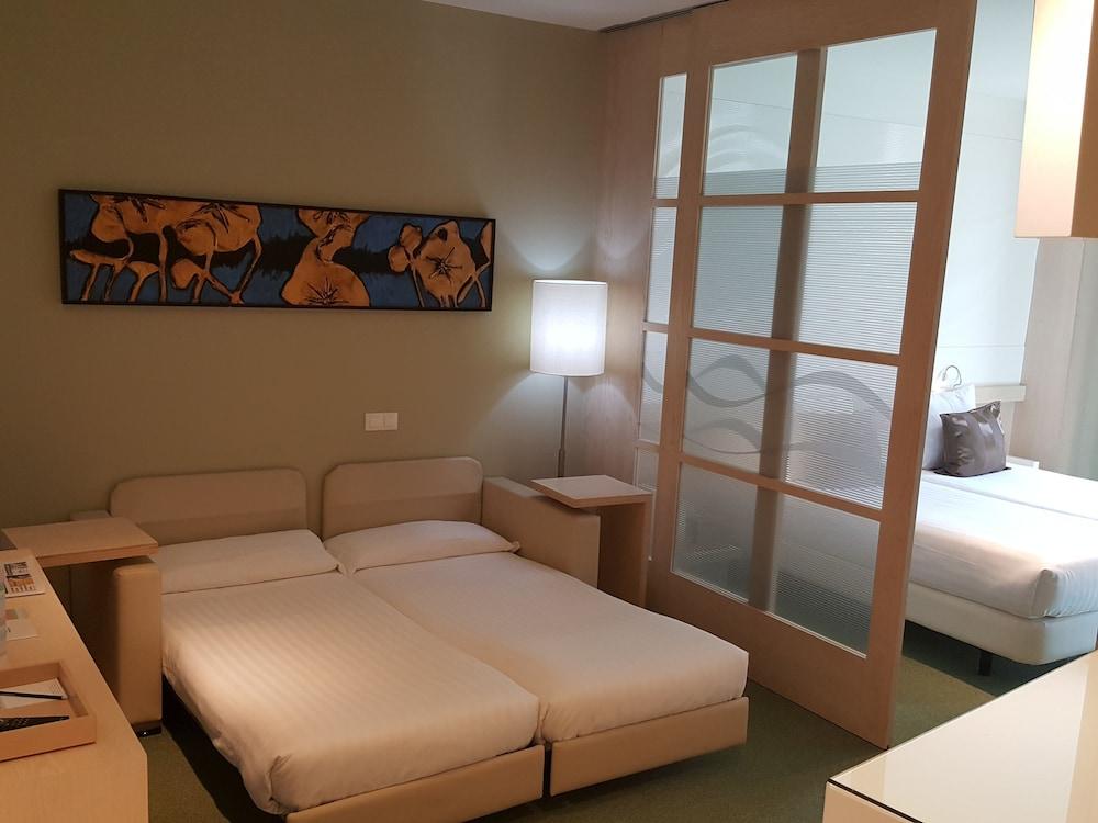 Ako Suite Hotel Barcelona Exteriör bild